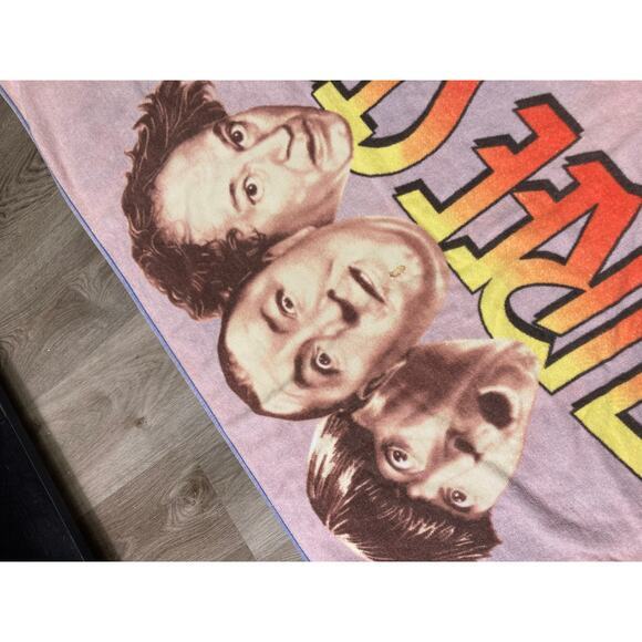 The Three Stooges 1997 Vintage XL Logo Beach Towel Movie 90s - Picture 5 of 9